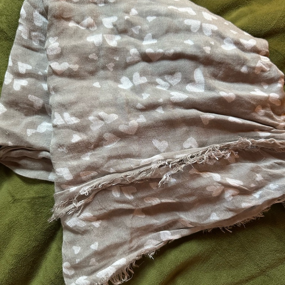 Tilo Heart Ombré Grey Scarf